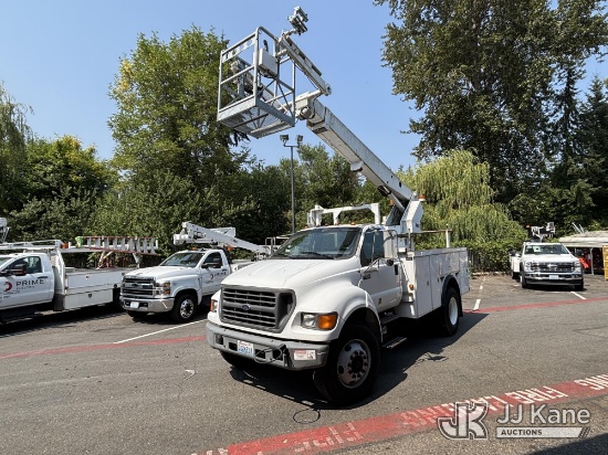(Bellevue, WA) Altec AP36, Telescopic Non-Insulated Cable Placing Bucket Truck rear mounted on 2000