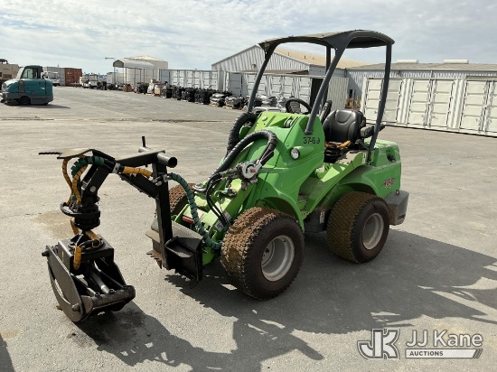 (Dixon, CA) 2016 Avant 635 Loader Runs & Operates