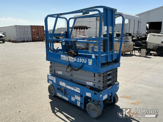 (Dixon, CA) Genie GS1930 Self-Propelled Scissor Lift Runs, Moves & Operates)(Low Voltage