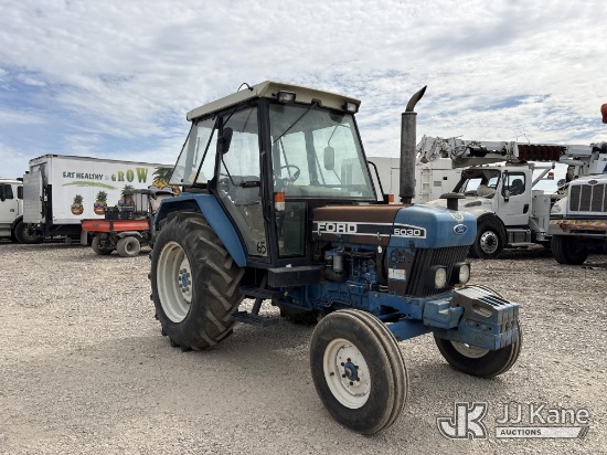 (Dixon, CA) Ford 5030 Rubber Tired Tractor Runs & Moves