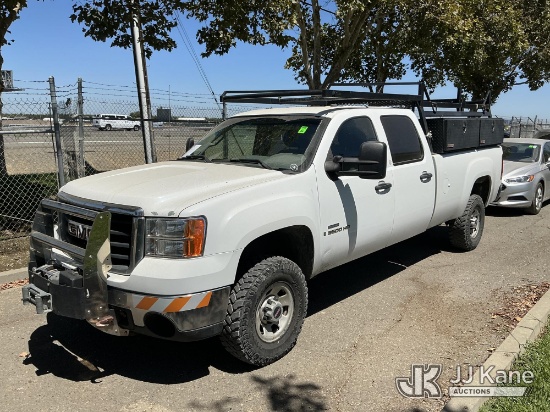 (Dixon, CA) 2009 GMC Sierra 3500HD Crew-Cab Pickup Truck Runs & Moves