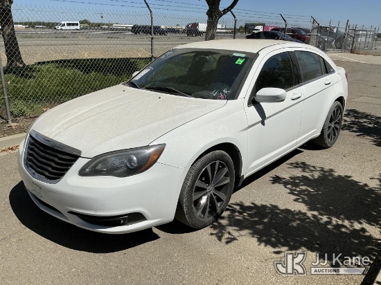 (Dixon, CA) 2014 Chrysler 200 Touring 4-Door Sedan Runs & Moves)( Vehicle previously used with a 'c