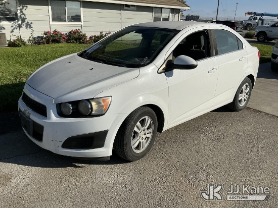 (Dixon, CA) 2012 Chevrolet Sonic 2LT Sedan 4-Door Sedan Runs & Moves)(Dash Warning Indicators On-Oil