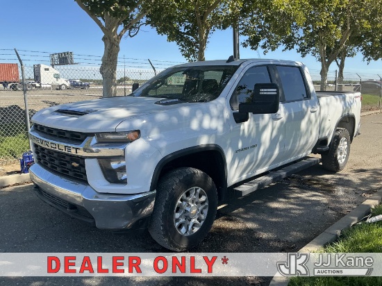 (Dixon, CA) 2021 Chevrolet Silverado 2500HD Crew-Cab Pickup Truck Runs & Moves)(Dash Warning Indicat