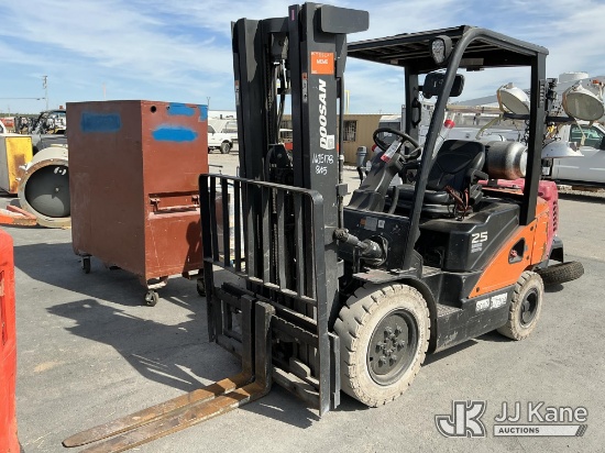 (Dixon, CA) Doosan G25P-7 Pneumatic Tired Forklift Runs, Moves & Operates)(Seller States "Fork Damag
