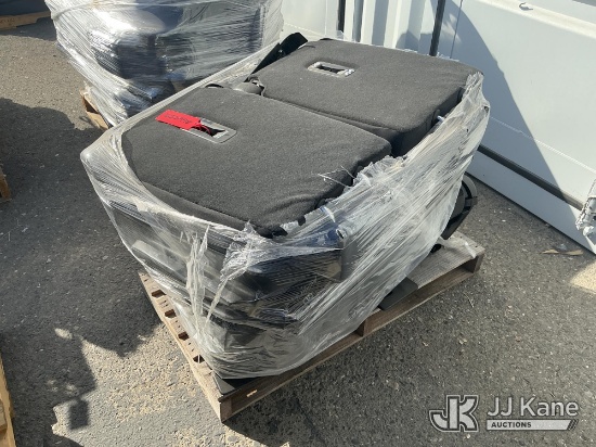 (Dixon, CA) Car Seats (Used) NOTE: This unit is being sold AS IS/WHERE IS via Timed Auction and is l