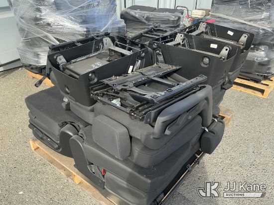 (Dixon, CA) Car Seats (Used) NOTE: This unit is being sold AS IS/WHERE IS via Timed Auction and is l