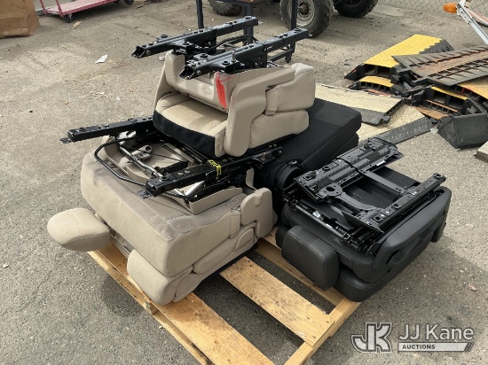 (Dixon, CA) Car Seats (Used) NOTE: This unit is being sold AS IS/WHERE IS via Timed Auction and is l
