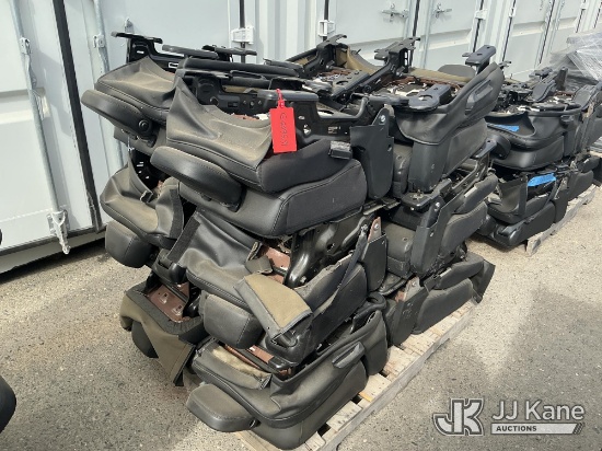 (Dixon, CA) Car Seats (Used) NOTE: This unit is being sold AS IS/WHERE IS via Timed Auction and is l