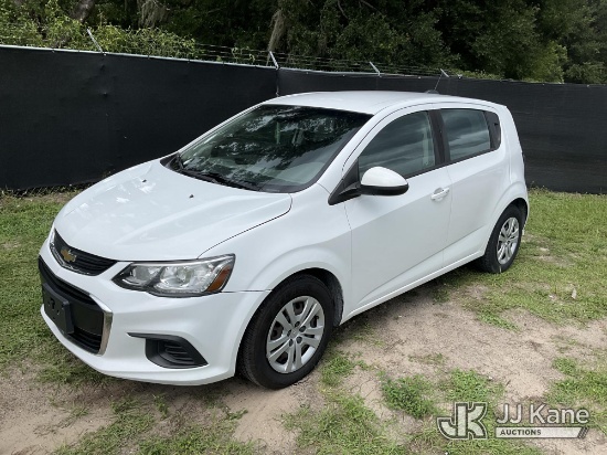 (Tampa, FL) 2020 Chevrolet Sonic 4-Door Hatch Back Runs & Moves) (FL Residents Purchasing Titled Ite