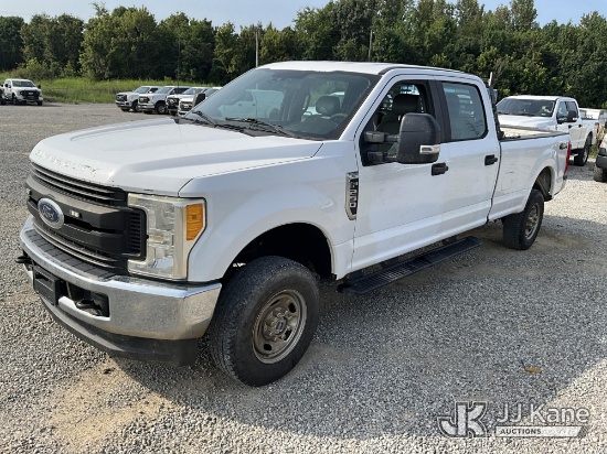 (Madisonville, KY) 2017 Ford F-250 SD Crew-Cab Pickup Truck Runs & Moves) (Windshield Deficiencies