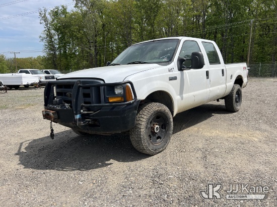 (Chester, VA) 2005 Ford F350 4x4 Crew-Cab Pickup Truck Runs & Moves) (ABS Light On, Body Damage, No
