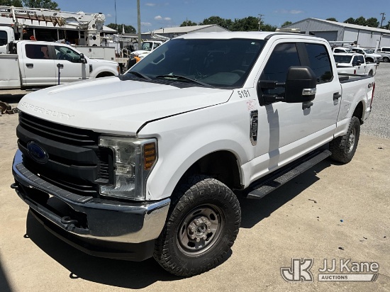 (Clay, KY) 2018 Ford F250 4x4 Crew-Cab Pickup Truck Runs & Moves) (Dash Warning Indicators On