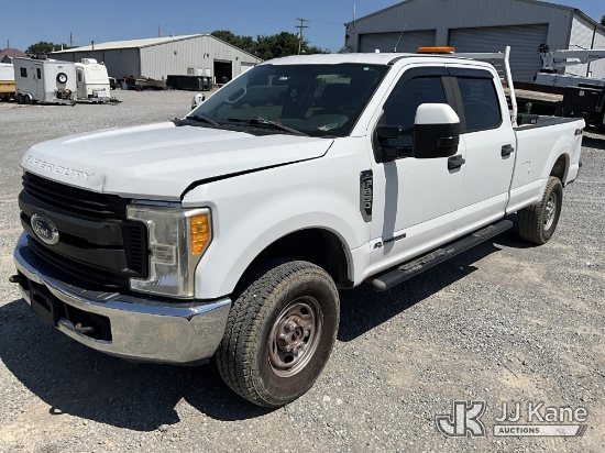 (Clay, KY) 2017 Ford F250 4x4 Crew-Cab Pickup Truck Runs & Moves) (Dash Warning Indicators On