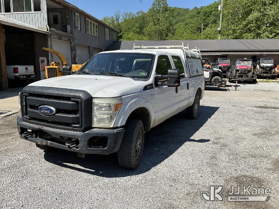 (Hanover, WV) 2015 Ford F250 4x4 Crew-Cab Pickup Truck Runs & Moves) (Dash Warning Indicators On