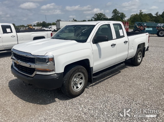 (Verona, KY) 2017 Chevrolet Silverado 1500 Extended-Cab Pickup Truck Runs & Moves) (Dash Warning Ind