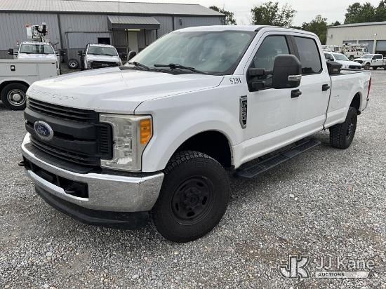 (Clay, KY) 2017 Ford F-250 SD Crew-Cab Pickup Truck Runs & Moves) (Dash Indicator Lights On