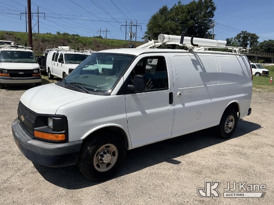 (Florence, SC) 2013 Chevrolet Express 2500 Cargo Van Runs & Moves) (Passenger Side Mirror Not Attach