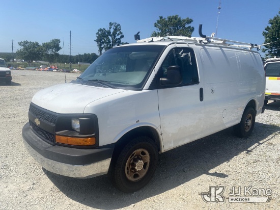 (Villa Rica, GA) 2015 Chevrolet Express G2500 Cargo Van Runs) (Transmission Non-Operational, Conditi