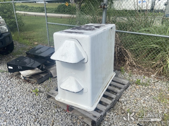 (Villa Rica, GA) Two-Man Bucket NOTE: This unit is being sold AS IS/WHERE IS via Timed Auction and i