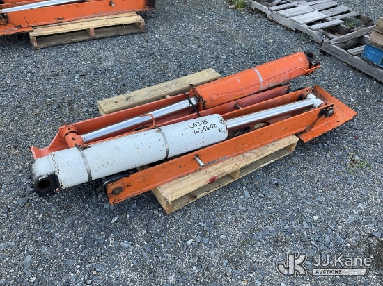 (China Grove, NC) Pallet Of (2) Hydraulic Outriggers NOTE: This unit is being sold AS IS/WHERE IS vi