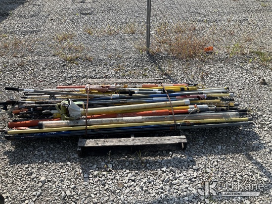 (Verona, KY) Miscellaneous Fiberglass Poles NOTE: This unit is being sold AS IS/WHERE IS via Timed A