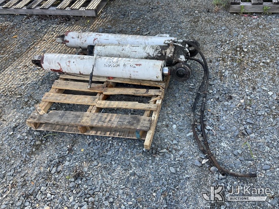 (China Grove, NC) Pallet Of (3) Hydraulic Outriggers NOTE: This unit is being sold AS IS/WHERE IS vi
