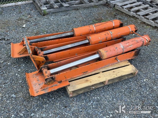 (China Grove, NC) Pallet Of (3) Hydraulic Outriggers NOTE: This unit is being sold AS IS/WHERE IS vi