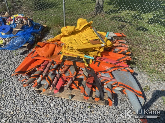 (Villa Rica, GA) High-Visible Utility/Construction Safety Equipment NOTE: This unit is being sold AS