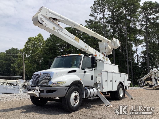 (Graysville, AL) Altec AA55-MH, Material Handling Bucket Truck rear mounted on 2017 International Du