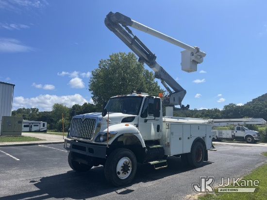(Lebanon, TN) Altec L42A, Over-Center Bucket Truck center mounted on 2008 International 7300 Utility