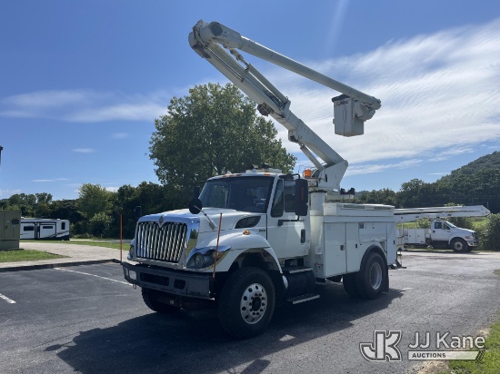 (Lebanon, TN) Altec L42A, Over-Center Bucket Truck center mounted on 2008 International 7300 Utility