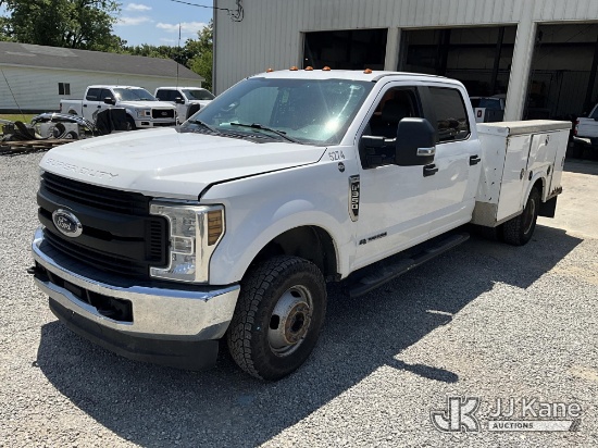 (Clay, KY) 2018 Ford F350 4x4 Crew-Cab Service Truck Runs & Moves) (Dash Warning Indicators On