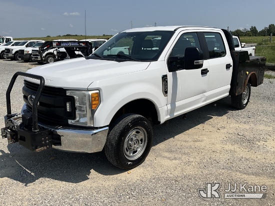 (Madisonville, KY) 2017 Ford F250 4x4 Crew-Cab Flatbed Truck Runs & Moves) (Dash Warning Indicators