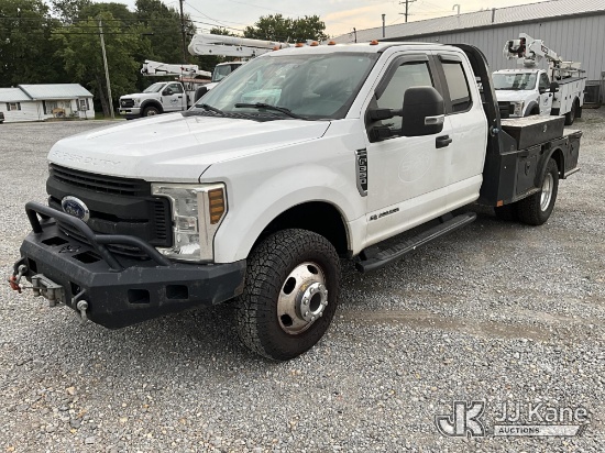 (Clay, KY) 2018 Ford F-350 SD Extended-Cab Flatbed Truck Runs & Moves) (Dash Warning Indicators On