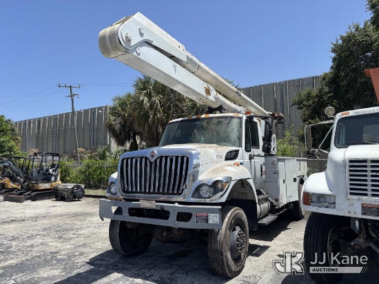 (West Palm Beach, FL) Altec AA755-MH, Material Handling Bucket Truck rear mounted on 2013 Internatio