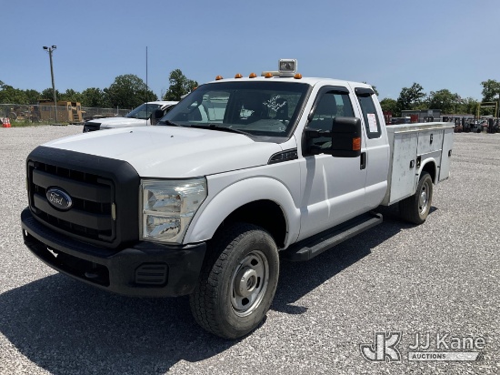 (Verona, KY) 2016 Ford F350 4x4 Extended-Cab Service Truck Runs & Moves) (Dash Warning Indicators On