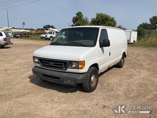 (Shakopee, MN) 2004 Ford E150 Cargo Van Runs & Moves) (Dash Warning Indicators On) (Corrosion