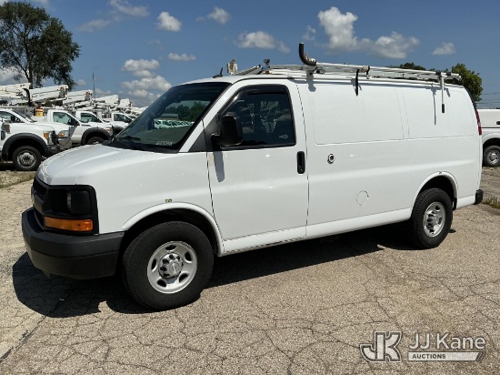 (South Beloit, IL) 2015 Chevrolet Express G2500 Cargo Van Runs & Moves) (Corrosion