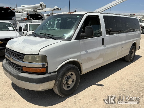 (Waxahachie, TX) 2012 Chevrolet Express G3500 Passenger Van Runs & Moves) (Exterior Defects-See Pict