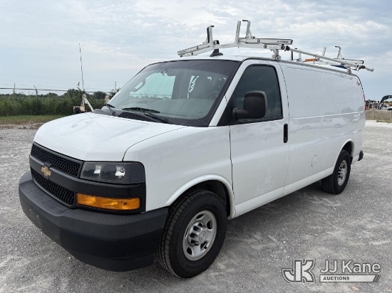 (Hawk Point, MO) 2019 Chevrolet Express G2500 Cargo Van Runs & Moves) (Windshield Deficiencies