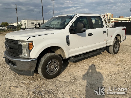 (Waxahachie, TX) 2017 Ford F250 Crew-Cab Pickup Truck Runs & Moves)(Dash Warning Indicators On