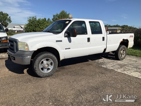 (South Beloit, IL) 2007 Ford F350 4x4 Crew-Cab Pickup Truck Runs & Moves, Fuel Tank Operates) (Corro