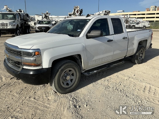 (Waxahachie, TX) 2017 Chevrolet Silverado 1500 Extended-Cab Pickup Truck Runs & Moves)(Dash Warning