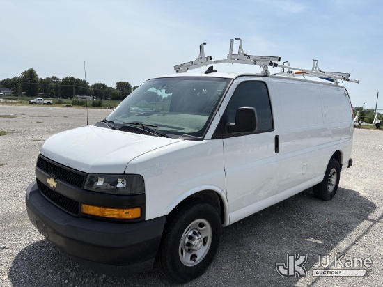 (Hawk Point, MO) 2019 Chevrolet Express 2500 Cargo Van Runs) (Transmission Non-Operational, Dash War