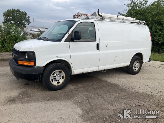 (South Beloit, IL) 2013 Chevrolet Express G2500 Cargo Van Runs & Moves) (Dash Warning Indicator On