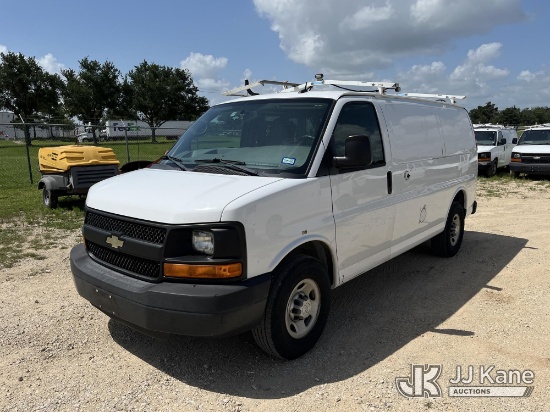(Houston, TX) 2015 Chevrolet Express 2500 Cargo Van (Runs & Moves) (Dash Warning Indicator On)