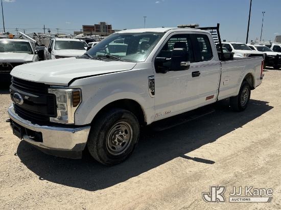 (Waxahachie, TX) 2019 Ford F250 Extended-Cab Pickup Truck Runs & Moves) (Exterior Defects-See Pictur