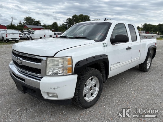 (Hawk Point, MO) 2011 Chevrolet Silverado 1500 4x4 Extended-Cab Pickup Truck Runs & Moves) (Corrosio