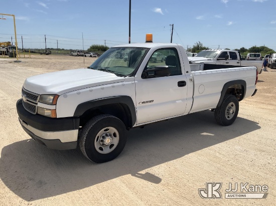 (Marion, TX) 2005 Chevrolet Silverado 2500HD Pickup Truck Runs & Moves